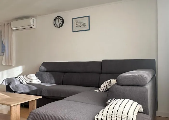Branko With Free Parking Place Appartement Marina
