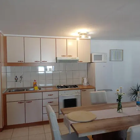 Branko With Free Parking Place Appartement Marina